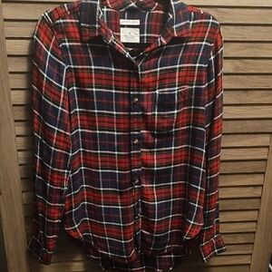 American Eagle Outfitters Red Navy Plaid Button-Down Shirt